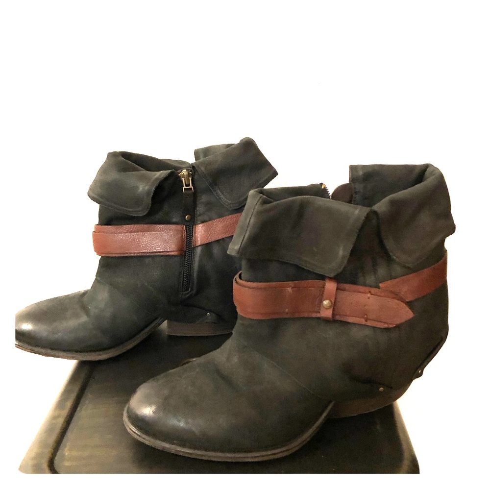 Black leather boots/booties.
